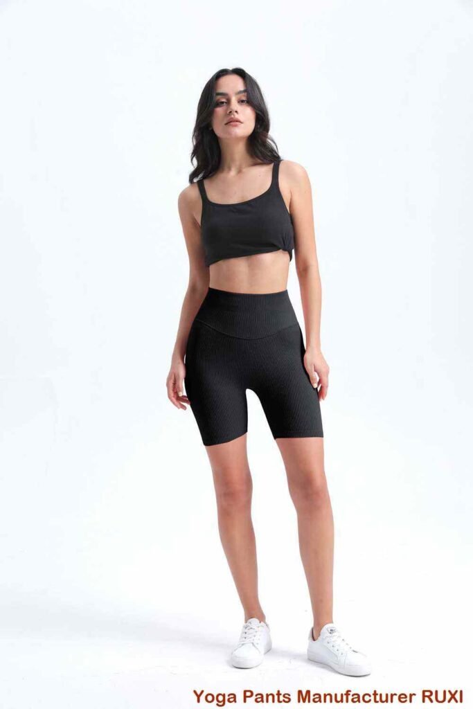 Frauen in Basketballshorts RUXI