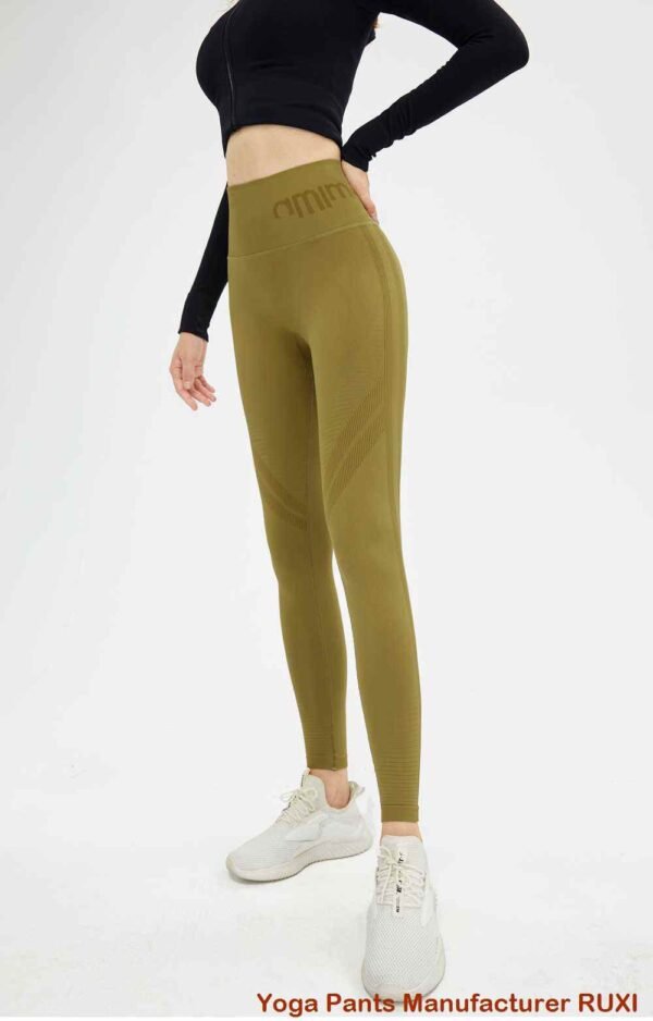Turnshorts mit Camouflage-Muster